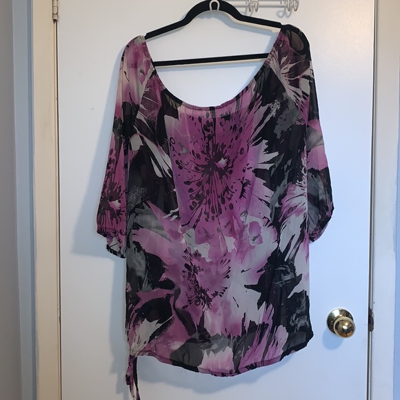 Sheer floral top - Picture 3 of 3